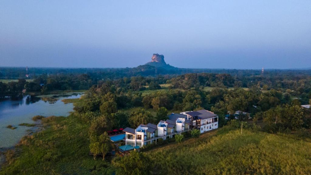 Discover Siri Lanka - 5 Day / 4 Nights